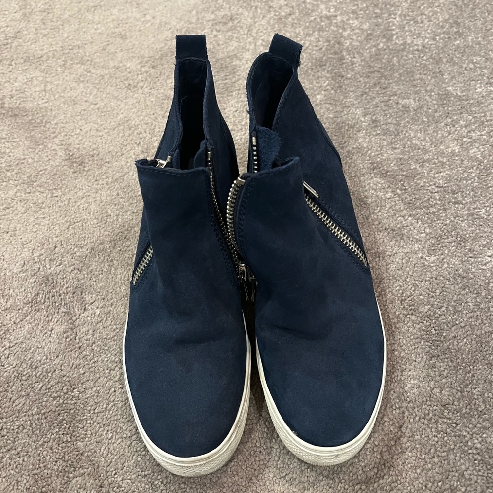 Navy Blue heeled booties, size 9